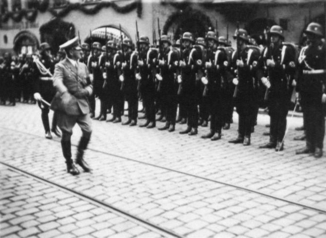 Adolf Hitler salutes the Ehrenkompanie in front of Nuremberg's town hall before opening the 8th Reichsparteitag